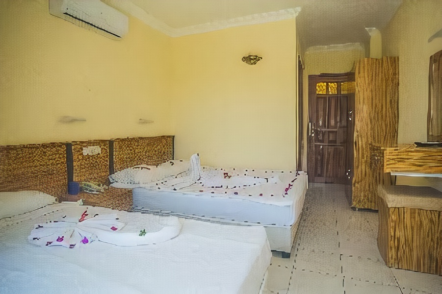 Dinara Hotel