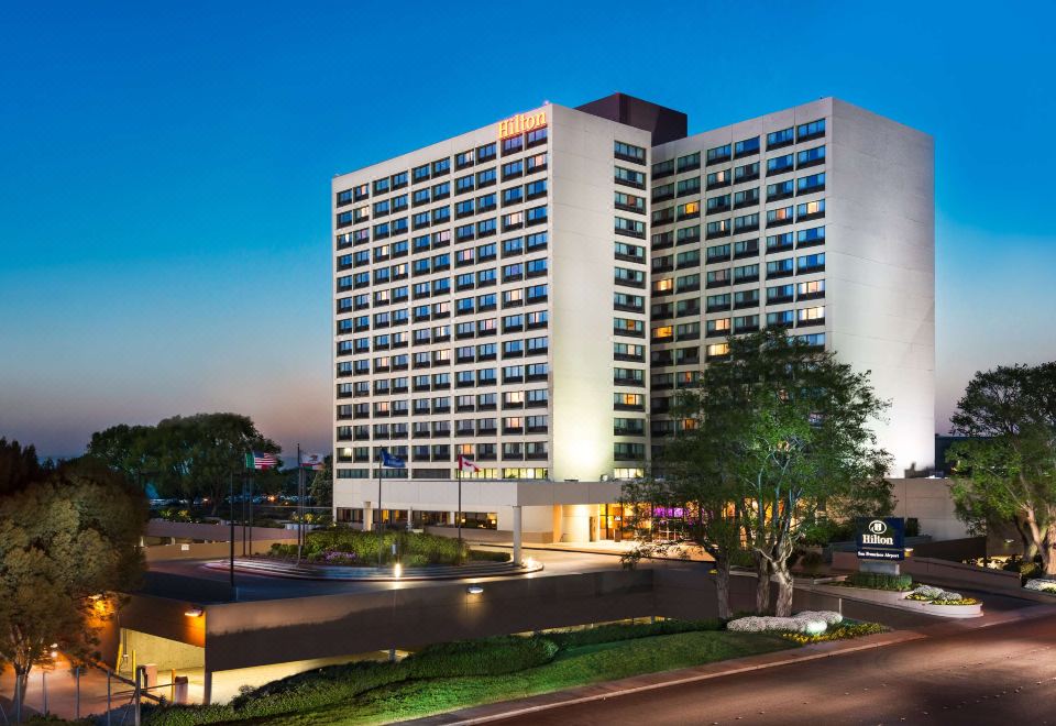 1. Hilton S..
