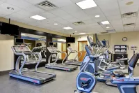 Hampton Inn & Suites Newark-Harrison-Riverwalk - Gym