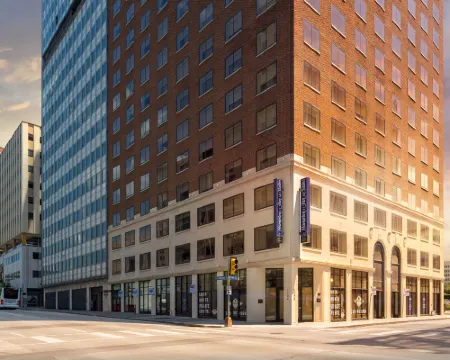 ハンプトン イン & スイーツ ダラス ダウンタウン ダラスのホテル