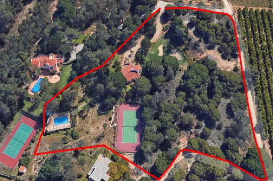 Fantastic Outdoor Area, Private Pool, Tennis Court & Golf Practice Facility