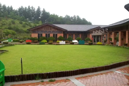 Pyeongchang Donmakgol Guest House Отели рядом с достопримечательностью «Korea Botanic Garden»
