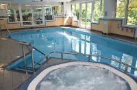 Crowne Plaza STRATFORD UPON AVON by IHG - Yüzme Havuzu