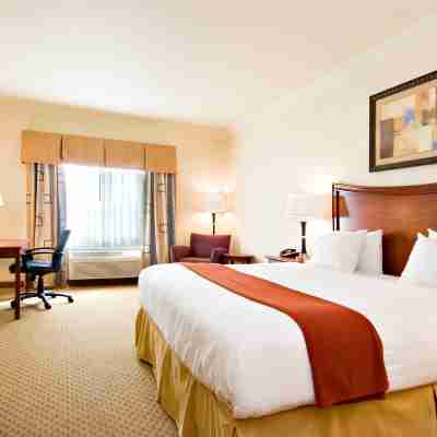 Holiday Inn Express & Suites KLAMATH FALLS CENTRAL by IHG Rooms