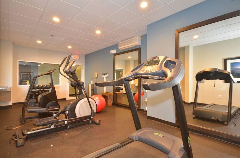 Holiday Inn Express & Suites Farmington by IHG photo 2