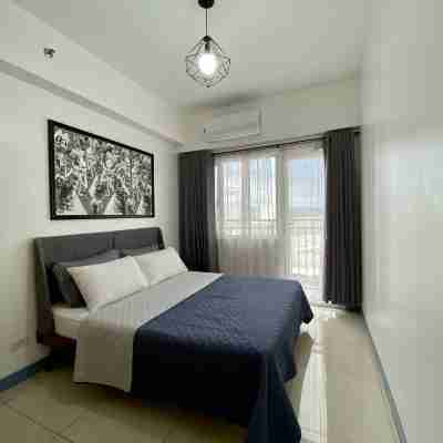 Cozy 2 Br Unit at South Residences SM Southmall Rooms