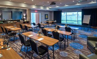 Holiday Inn Express & Suites Vaudreuil - Dorion