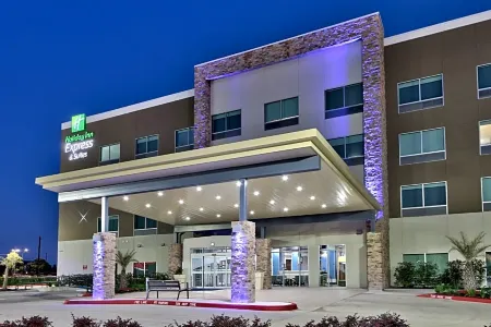 Holiday Inn Express & Suites Houston East - Beltway 8