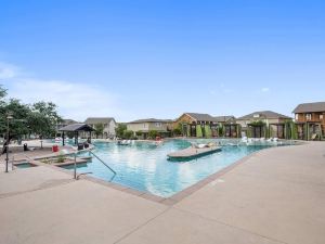 德克薩斯州的庇護所，擁有龐大的泳池綠洲
