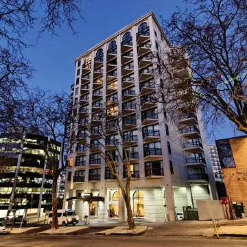 Parkside Hotel & Apartments Отели рядом с достопримечательностью «Парк Вестерн»