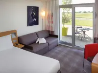 Novotel Saint-Quentin en Yvelines Hotel a Chevreuse