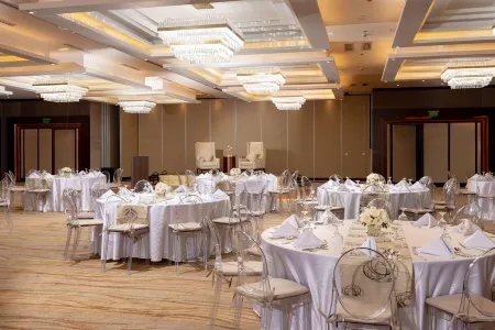 Best Western Plus Metro Clark Отели рядом с достопримечательностью «Building 2122 Post Headquarters»