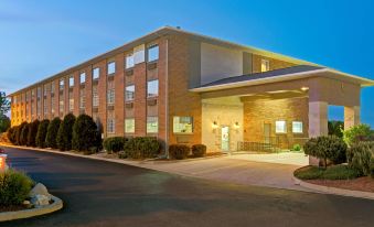 Super 8 by Wyndham Gurnee