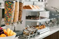 La Quinta Inn & Suites by Wyndham Salem or - breakfast