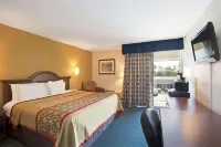 Days Inn by Wyndham Charlotte/Woodlawn Near Carowinds - balcony
