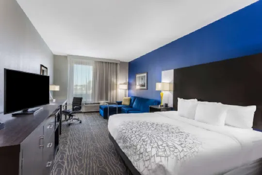 La Quinta Inn & Suites by Wyndham Odessa N. - Sienna Tower