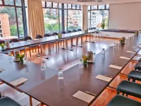 Hotel Rosales Plaza Hotels near تشابينرو