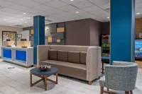Holiday Inn Express & Suites Woodbridge Hotels in Woodbridge