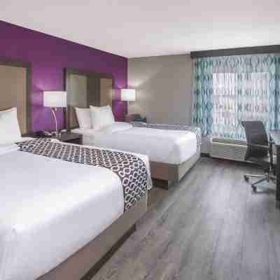 La Quinta Inn & Suites by Wyndham Effingham Rooms