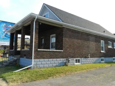 Kings Inn Near the Falls