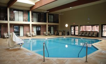 Express Suites Riverport Inn & Suites