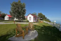 Motel et Chalets Bo-Fleuve Evangeline Hotels in Saint-Simeon