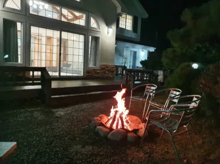 Yangyang Happyville Pension Отели рядом с достопримечательностью «Наксан- Бич»