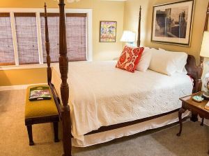 Stay Fairfield - Fairfield Place and Fairfield Manor Bed & Breakfast