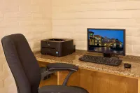 La Quinta Inn by Wyndham Orlando Airport West - 2-Star