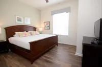 Penthouse Lake View 3 Bed Condo Convention Center 3 Bedroom Condo by Redawning