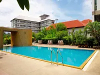 J Park Hotel - Rooftop Pools