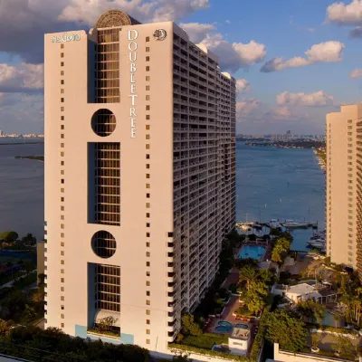 DoubleTree by Hilton Grand Hotel Biscayne Bay Hotel dekat Parrot Jungle Island