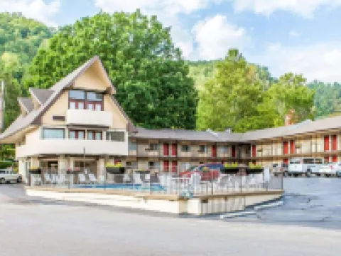 Econo Lodge Inn & Suites on the River Hotels in Gatlinburg