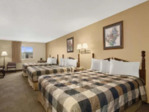 謝里登温德姆戴斯酒店 謝里登酒店