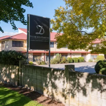 Distinction Hamilton Hotel & Conference Centre โรงแรมใกล้Reformed Church of Hamilton