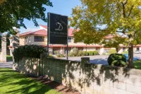 Distinction Hamilton Hotel & Conference Centre Hotels near Lighthouse Christian Fellowship Hamilton