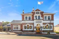 Cygnet Old Bank B & B Cafe & Gift Store Hotels in Geeveston