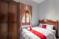 RedDoorz Syariah Near Exit Toll Banyumanik Semarang Hotels in Banyumanik