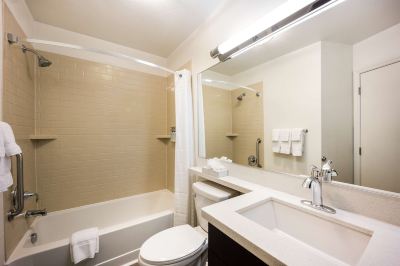 Suite, 1 Queen Bed, Accessible (Mobility/Hearing Shower One Bedroom)