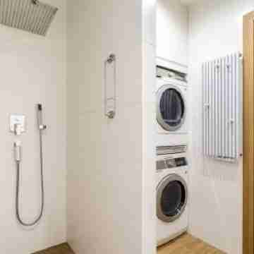 Lumina Luxury 2-Level Apart with Parking Others