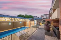MainStay Suites Kew