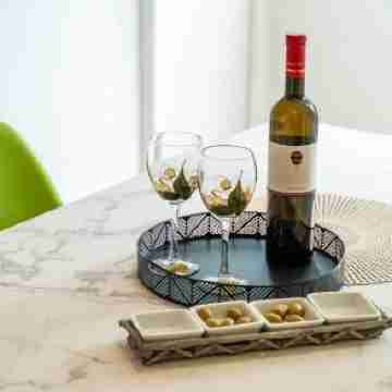 Apartment Ding Dong Dining/Meeting Rooms