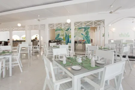 Equator Village Maldives Отели в г. Хитхадхоо