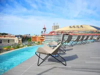 B Hotel - Rooftop Pools