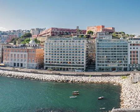 ホテル ロイヤル コンチネンタル ナポリのホテル