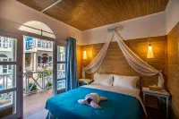 Santorini Beach Resort Hotels in Gili Trawangan