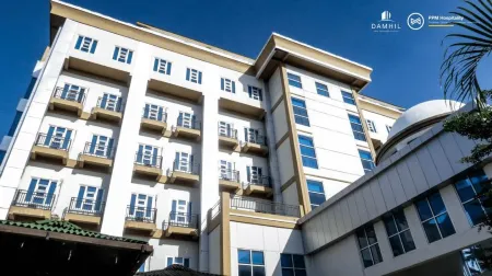 TC Damhil Ung Отели в г. Горонтало