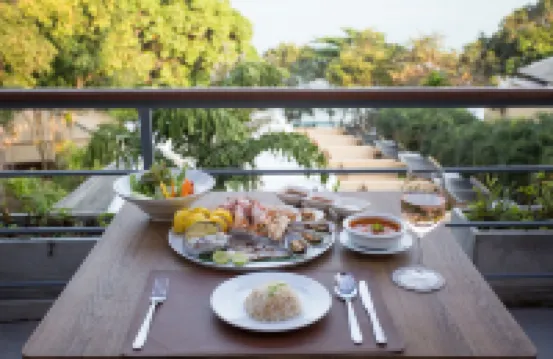 ปวันธร สมุย