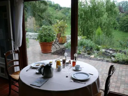 Vertes Feuilles Отели рядом с достопримечательностью «1715, Sculpture»