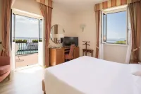 Hotel Sirmione Terme فنادق في سيرميون